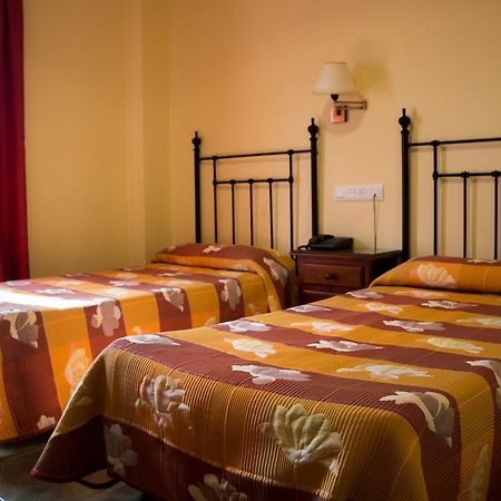 Hostal Restaurante La Curva Адра Екстер'єр фото