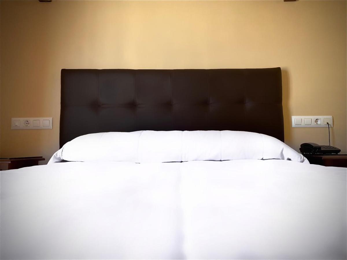 Hostal Restaurante La Curva Адра Екстер'єр фото